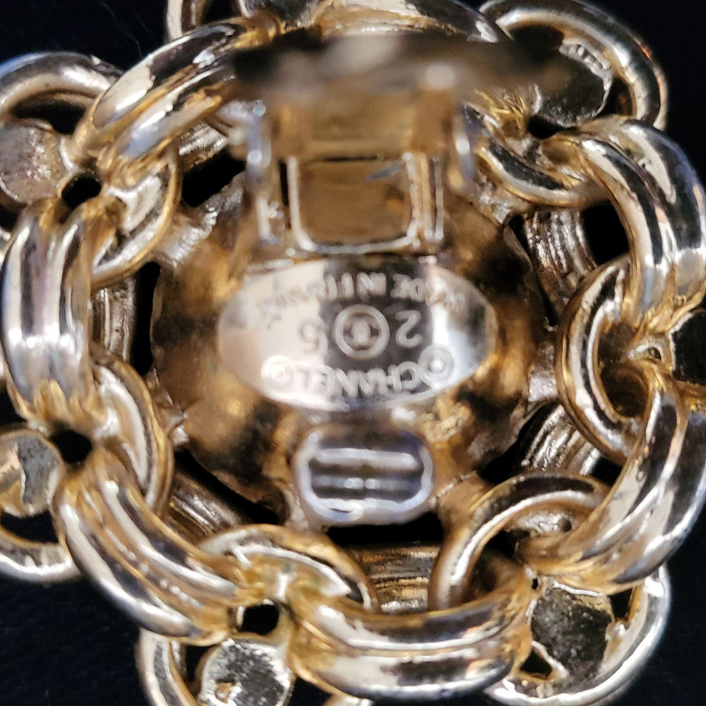 90s Turnlock crystal brooch